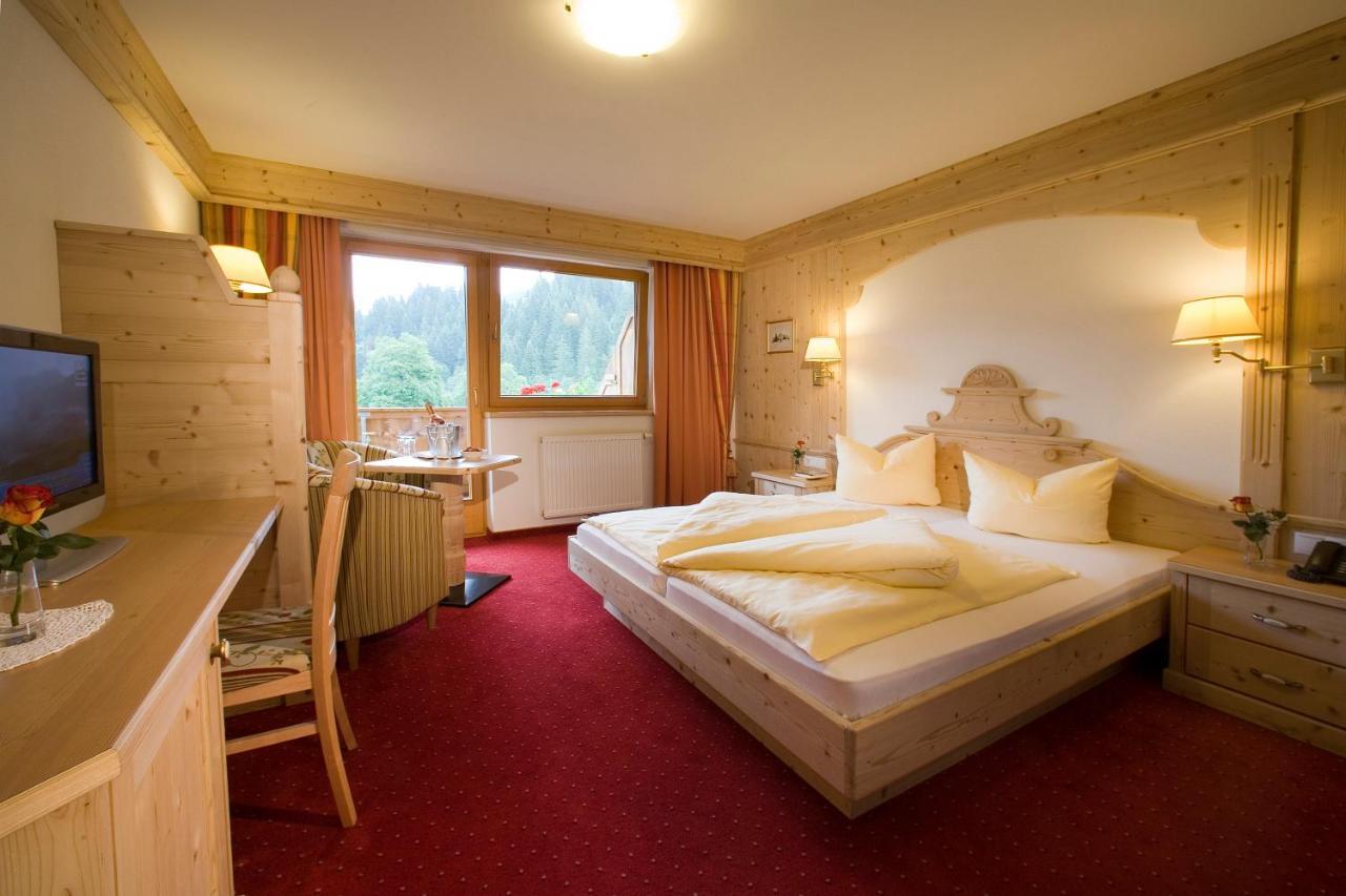 גרלוס Alpenhotel Tirolerhof מראה חיצוני תמונה